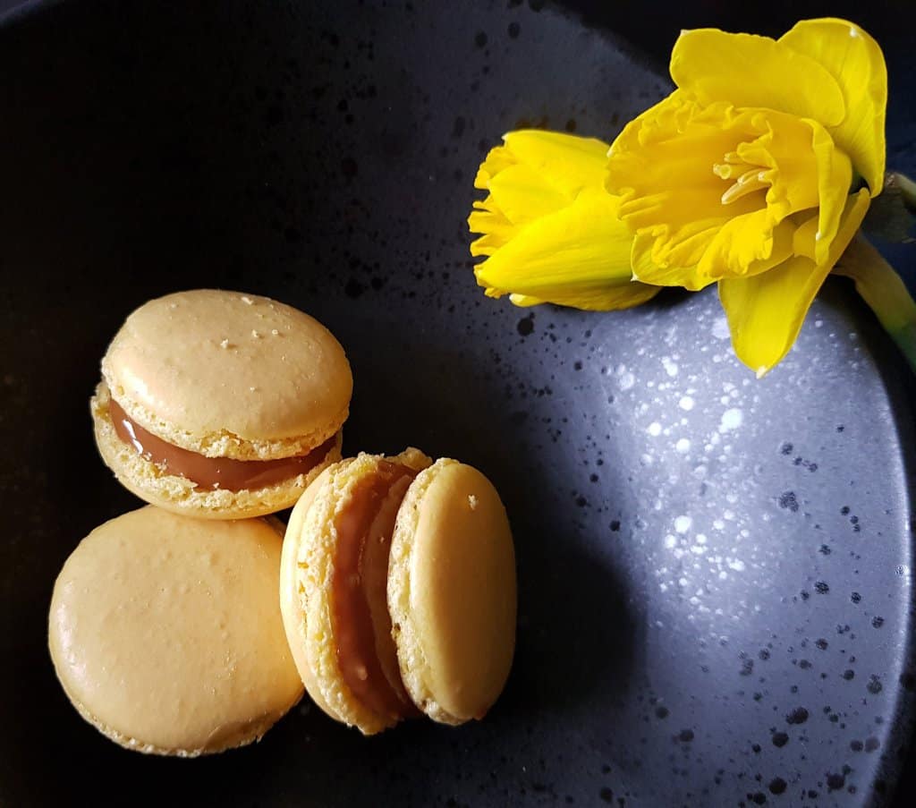 Påske macarons med saltkaramel