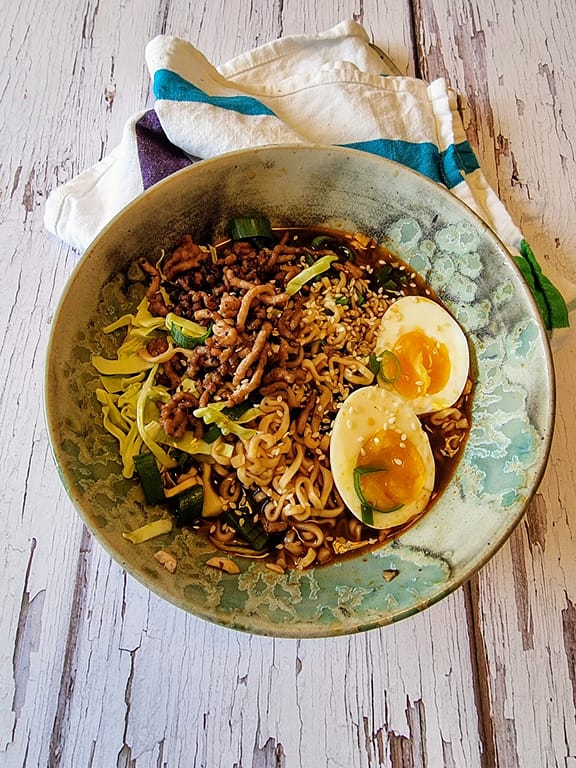 Ramen med svinekød