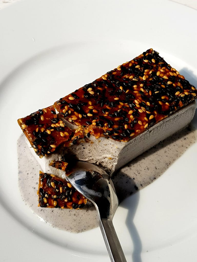Sort sesam is med sesam karamel kiks