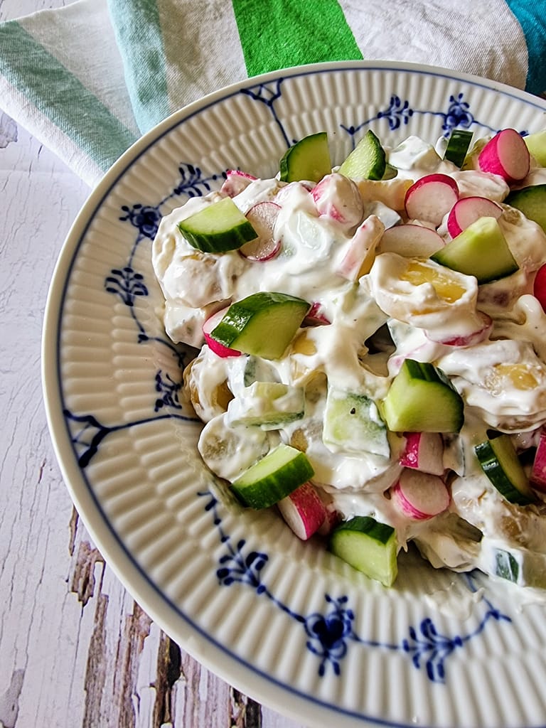 Kartoffelsalat med rygeost