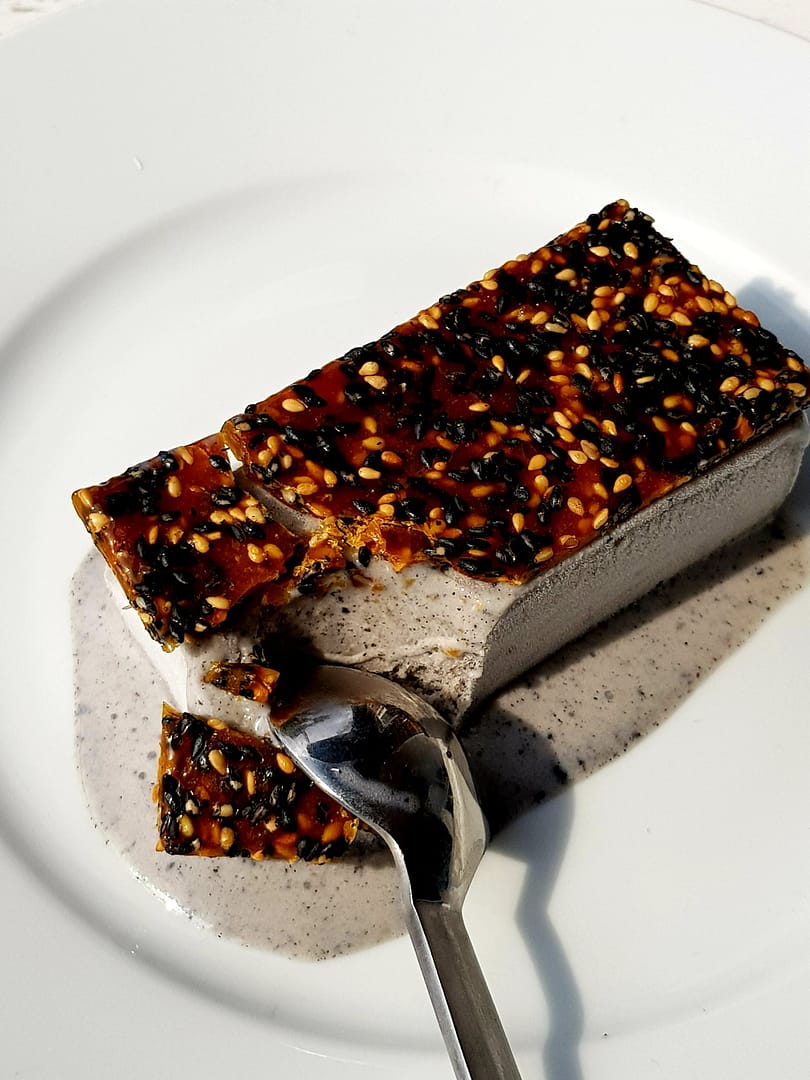 Sort sesam is med sesam karamel kiks