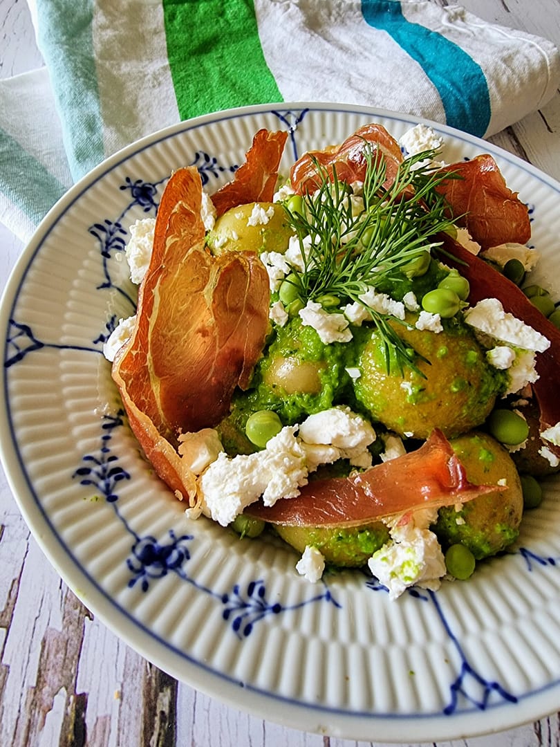 Kartoffelsalat med ærtepuré og feta