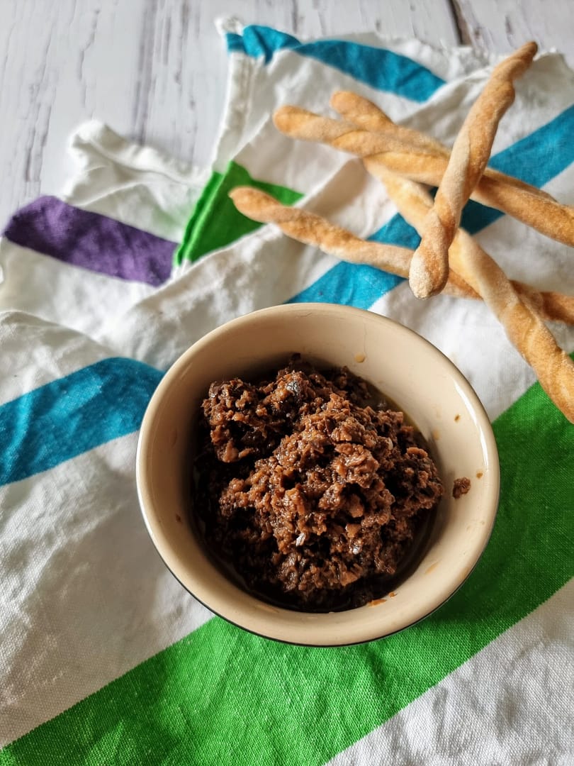 Sort oliventapenade