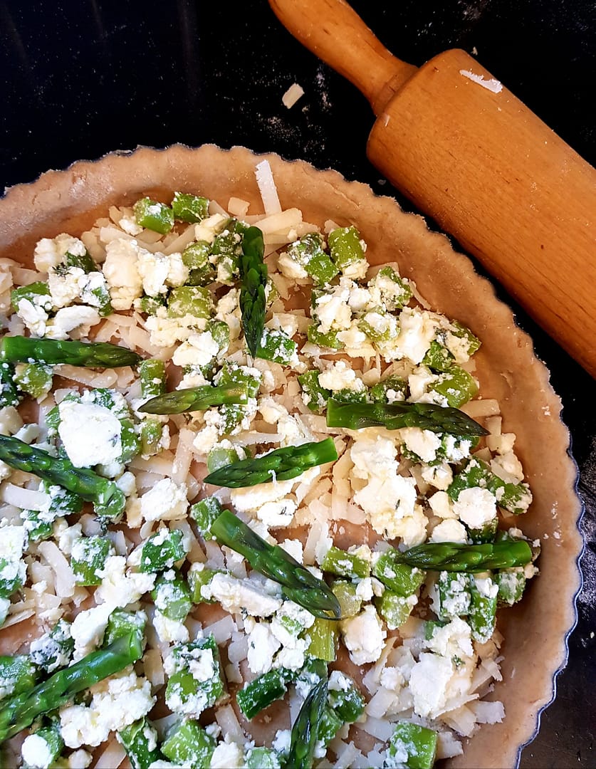 Aspargestærte med parmesan og feta
