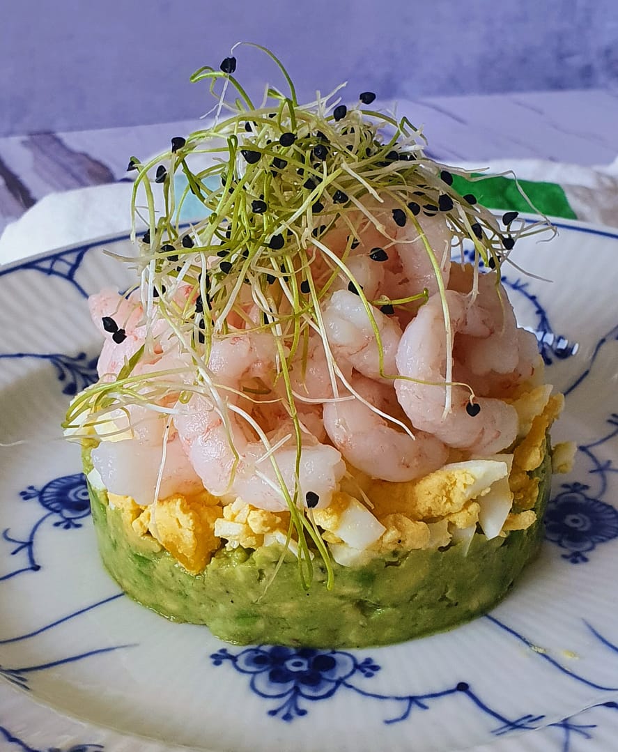 Avokado med æg og rejer