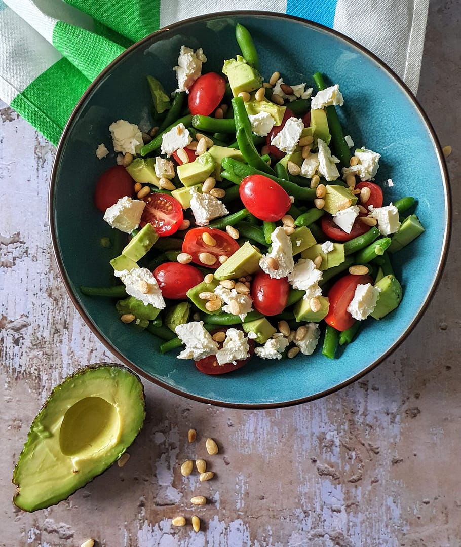 Bønnesalat med avokado og cherrytomater